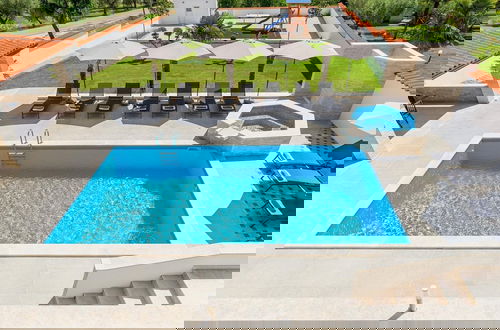 Foto 30 - Aesthetic Villa With Private Pool