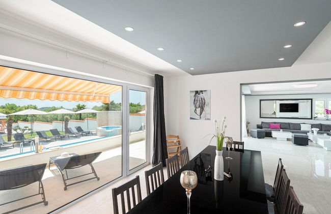 Aesthetic Villa With Private Pool - Foto 35