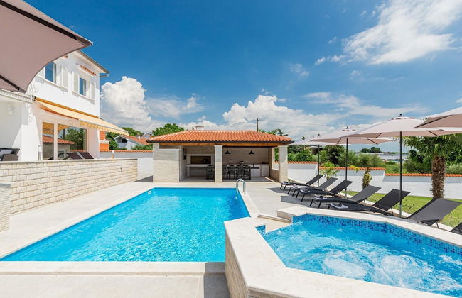 Aesthetic Villa With Private Pool - Foto 29