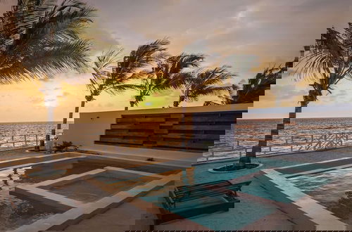 Foto 47 - Solymar Staffed Beach Front Villa