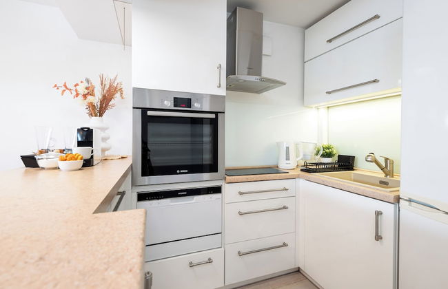 Opal - by Kairos Apartments - Photo 9