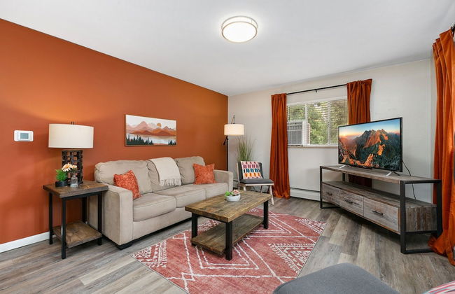 Terra Cotta Suite | Cozy Spot in Old Town FoCo - Foto 1