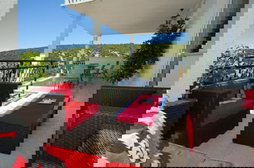 Foto 56 - Wonderful Visinisce Apartments With Terrace and Sea Views