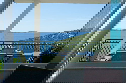 Foto 53 - Wonderful Visinisce Apartments With Terrace and Sea Views
