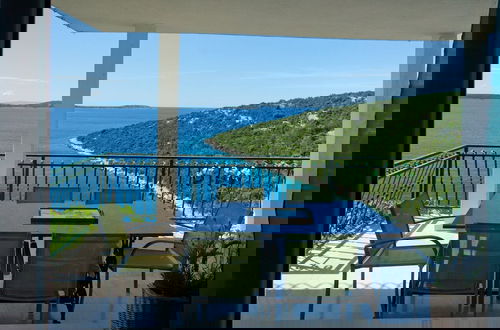 Foto 49 - Wonderful Visinisce Apartments With Terrace and Sea Views