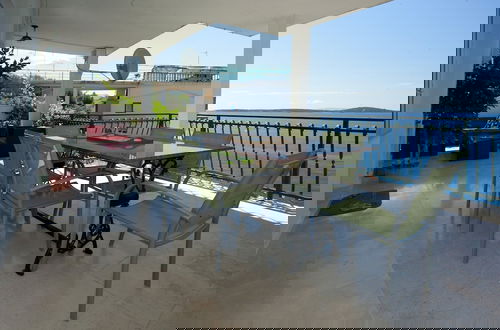 Foto 54 - Wonderful Visinisce Apartments With Terrace and Sea Views