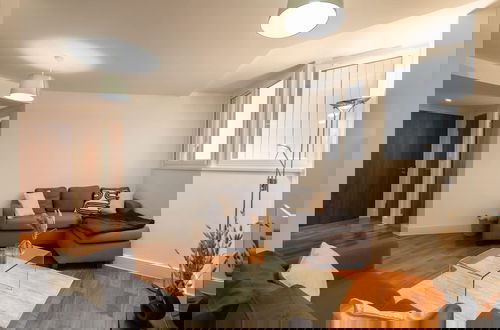 Photo 10 - Host Stay Metropolitan House Apartment