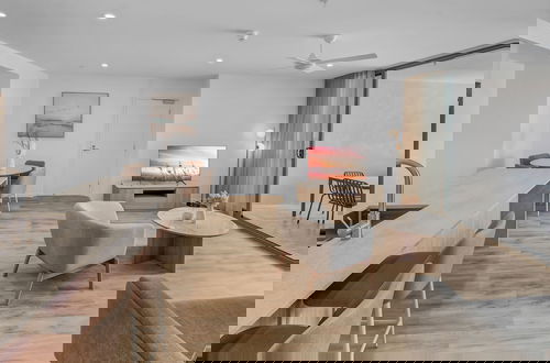 Photo 17 - Lowanna Beach Resort by Direct Collective