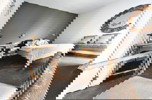 Foto 4 - Vibrant Apartment With Great Views