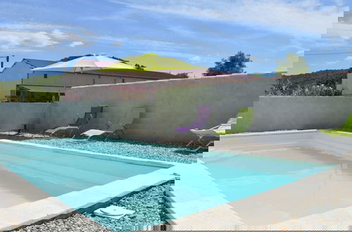 Foto 17 - Chic Holiday Home in Pradons With Swimming Pool