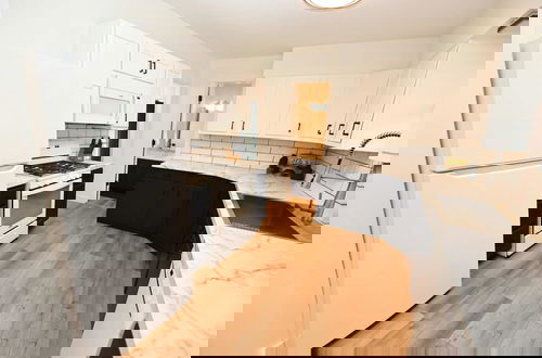 Photo 4 - Modern 5 Bedroom Home Sleeps up to 12 15 min Walk to ND 2329