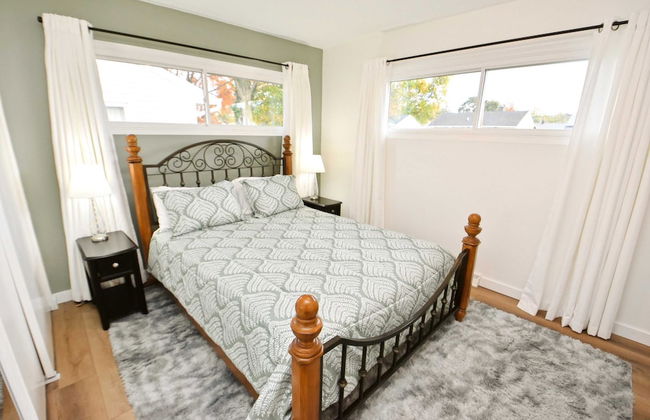 Modern 5 Bedroom Home Sleeps up to 12 15 min Walk to ND 2329 - Photo 17