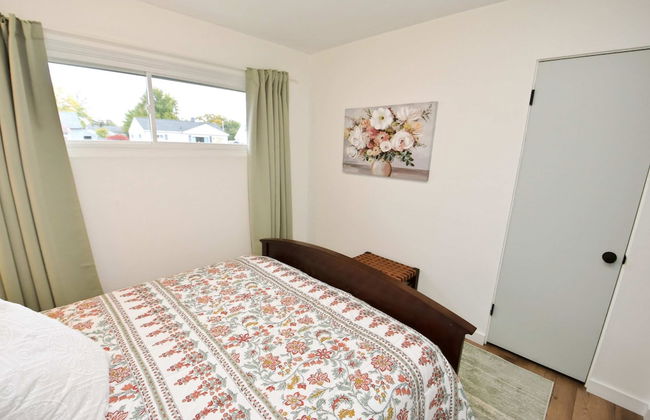 Modern 5 Bedroom Home Sleeps up to 12 15 min Walk to ND 2329 - Photo 13