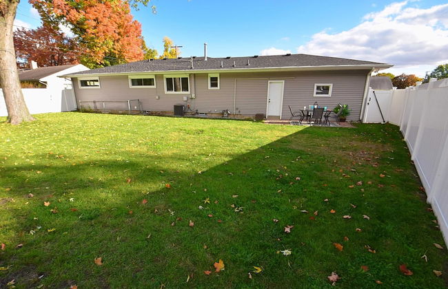Modern 5 Bedroom Home Sleeps up to 12 15 min Walk to ND 2329 - Photo 34