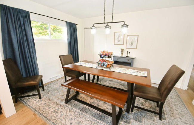 Modern 5 Bedroom Home Sleeps up to 12 15 min Walk to ND 2329 - Photo 10