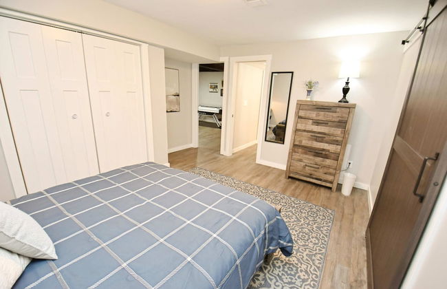 Modern 5 Bedroom Home Sleeps up to 12 15 min Walk to ND 2329 - Photo 29