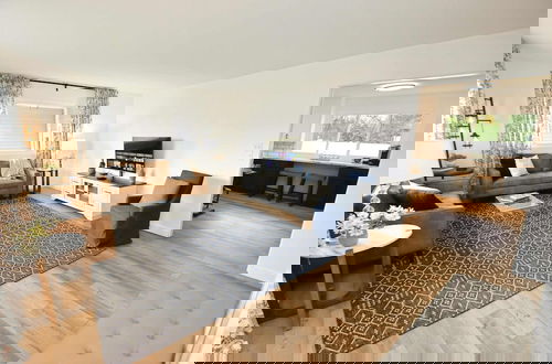 Photo 2 - Modern 5 Bedroom Home Sleeps up to 12 15 min Walk to ND 2329
