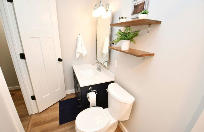 Modern 5 Bedroom Home Sleeps up to 12 15 min Walk to ND 2329 - Photo 20