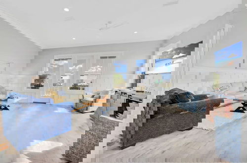 Foto 5 - Porpoise-full Life Spacious Beach Home w Pool