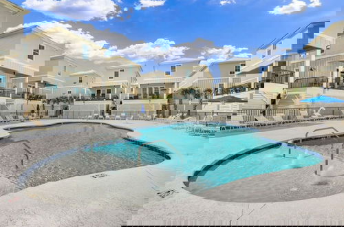 Foto 4 - Porpoise-full Life Spacious Beach Home w Pool