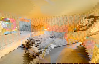 Photo 3 - Villa Oasis: Newly Remodeled Luxury Villa With Pool & Private Garden