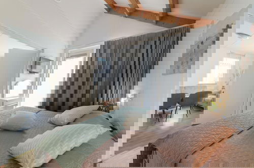 Foto 3 - Spacious Holiday Home With Sauna Near Beach