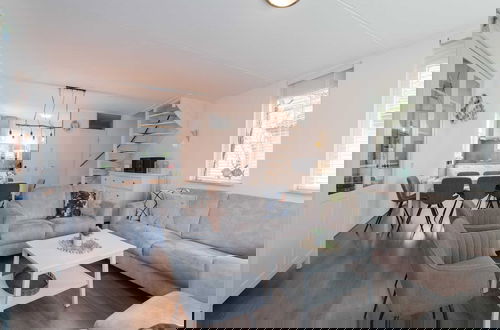 Foto 9 - Spacious Holiday Home With Sauna Near Beach