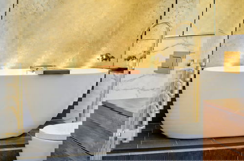 Photo 7 - Stunning and Unique 2 Bedroom Apartment in Little Venice West London