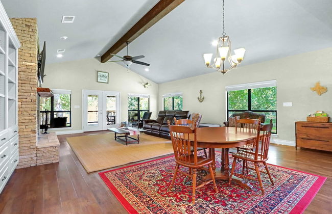Beautiful Lakefront Cabin Something For Everyone - Photo 25