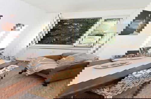 Foto 6 - Tasteful Apartment With Balcony