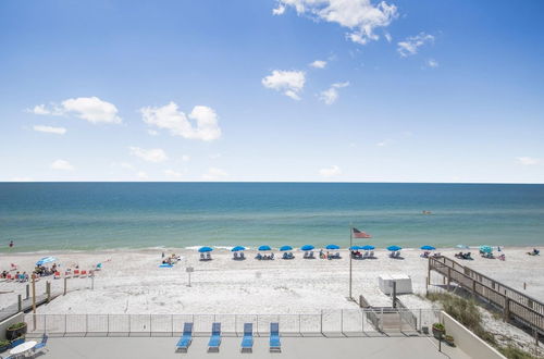 Foto 29 - Beachfront Condo With Sunroom Outdoor Pool