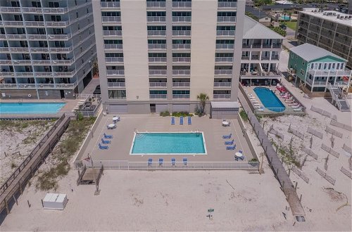 Foto 40 - Beachfront Condo With Sunroom Outdoor Pool