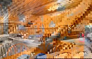Foto 3 - Hidden Rest Cabins & Resort