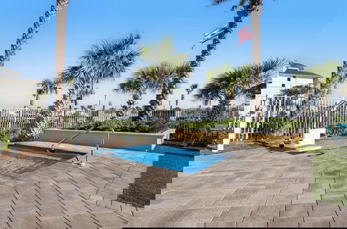 Foto 20 - Amazing Location, Gulf Views, Right On Beach!