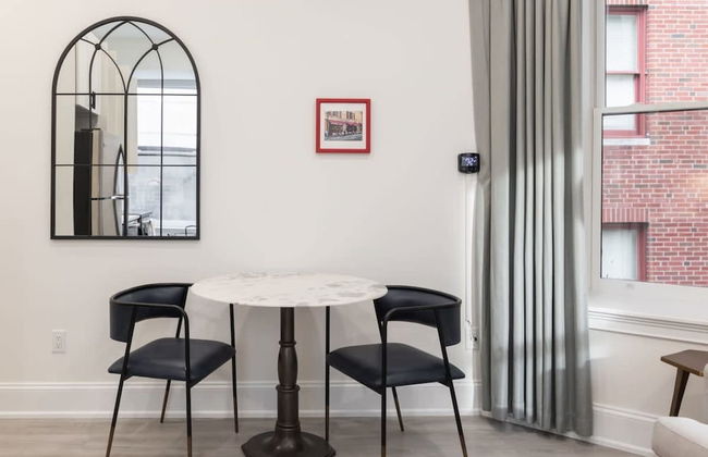Sosuite Bay Window 1BR Apt w W/d, Desk - Foto 17