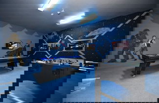 Foto 1 - Star Wars Themed Game Room & More-watersong394oc 6 Bedroom Home by RedAwning
