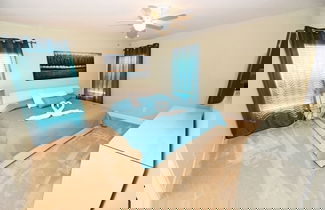 Foto 3 - Star Wars Themed Game Room & More-watersong394oc 6 Bedroom Home by RedAwning