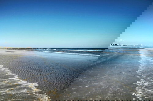 Foto 54 - Beachfront Complex w/ 2 Pools, Tennis Gulf Views Rise N Beach by Avantstay