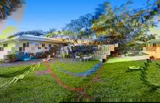 Photo 2 - Walking From the Beach 3Br Villa
