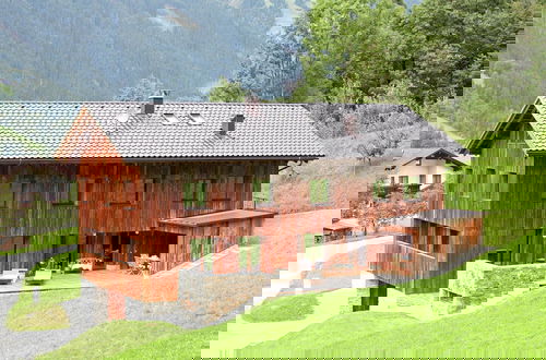 Foto 1 - Grand Apartment in Mayrhofen With Infrared Sauna & Artistic Interiors