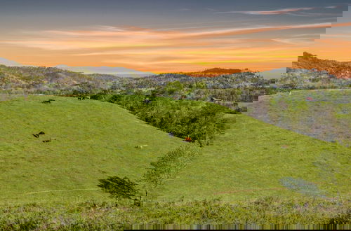 Foto 58 - Peaceful Pastures 4 Bedroom Cabin by RedAwning