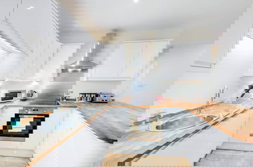 Foto 54 - Luxury 2 Bedroom Apartments with Parking