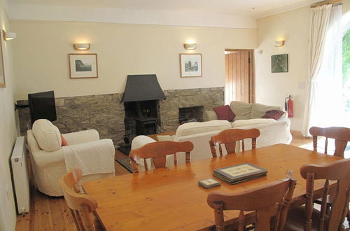 Photo 7 - Comfortable Airy 5-bed Apartment in Llandysul