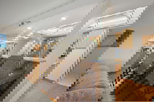 Photo 10 - Oceanfront Penthouse #11b