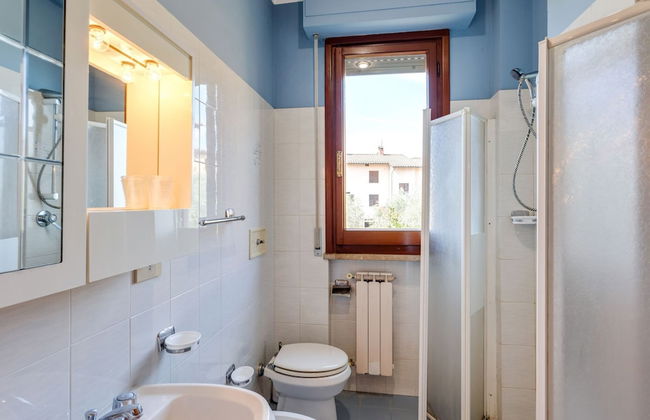 Serene Lakeview Apartment - Foto 19