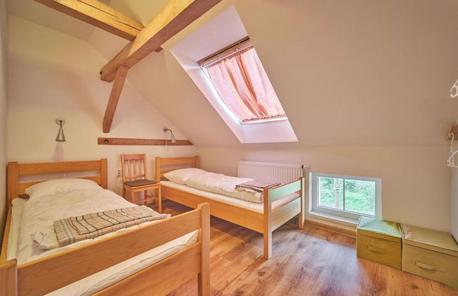 Spacious Mountain Retreat - Photo 9