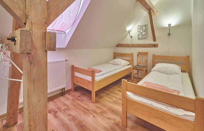 Spacious Mountain Retreat - Photo 3