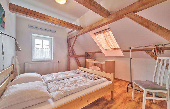Spacious Mountain Retreat - Photo 4