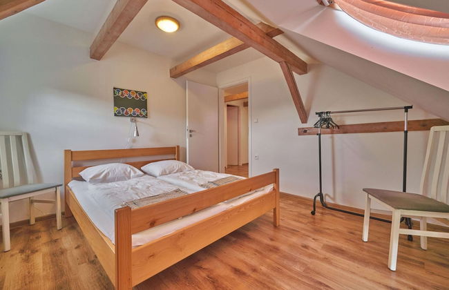 Spacious Mountain Retreat - Photo 2