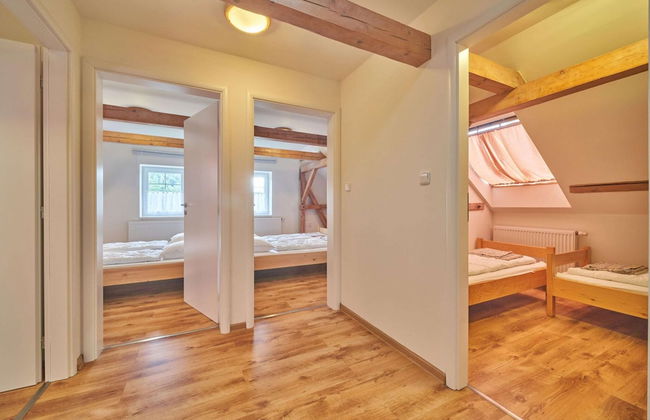 Spacious Mountain Retreat - Photo 12